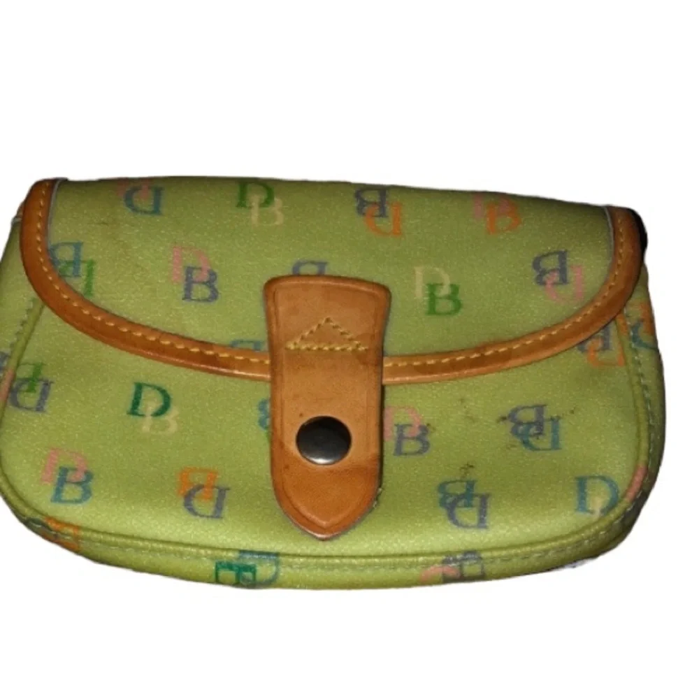 Dooney & Bourke  vintage green canvas wristlet leather hang tag & strap